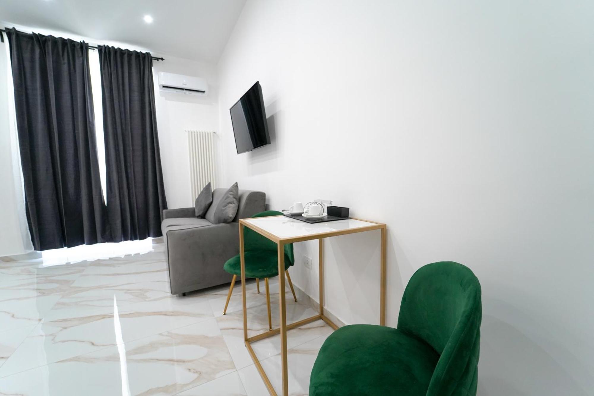 Élite Rooms Naples Extérieur photo